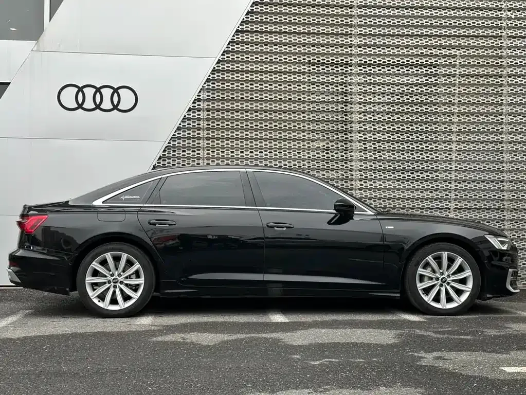 Audi A6L — фото 9