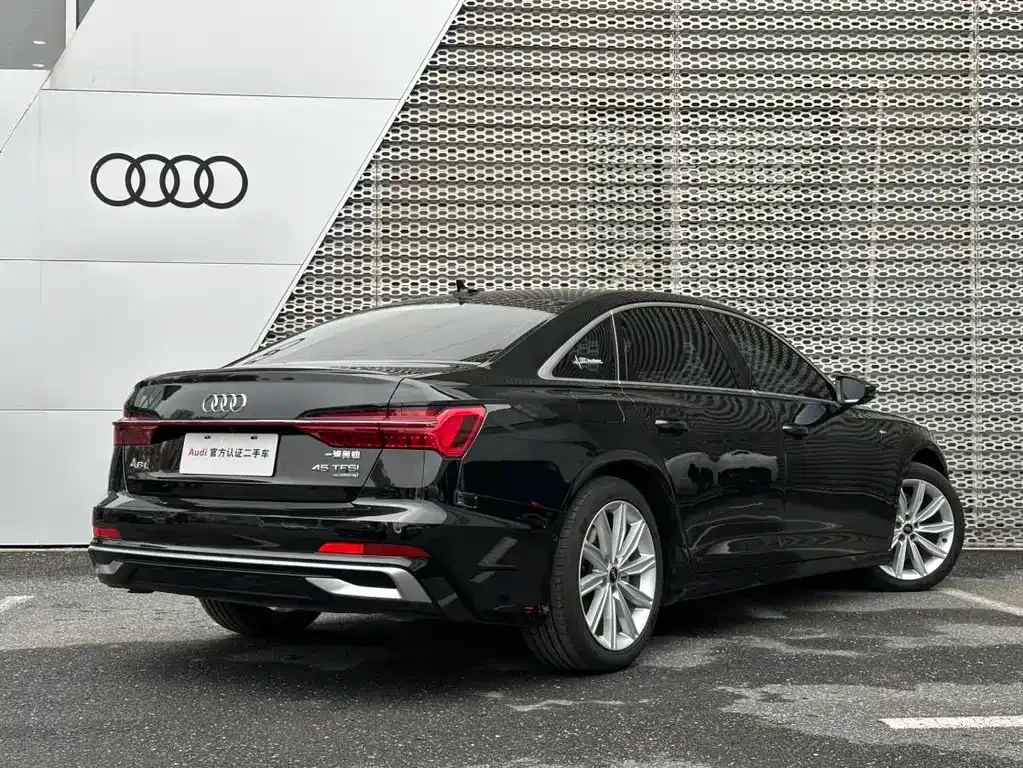 Audi A6L — фото 8