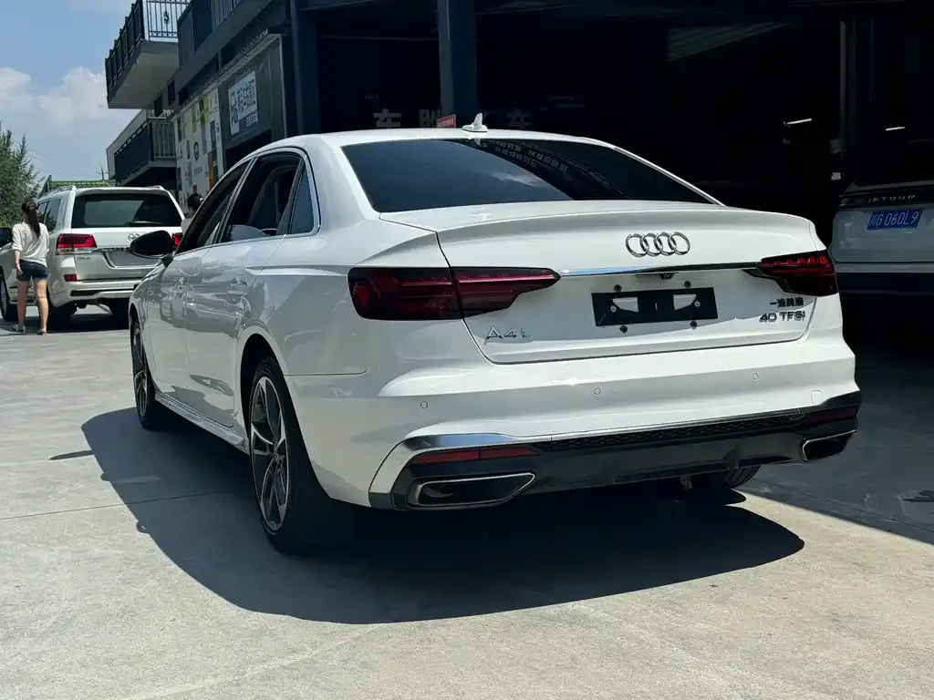Audi A4L 2021 из CN, фото 3