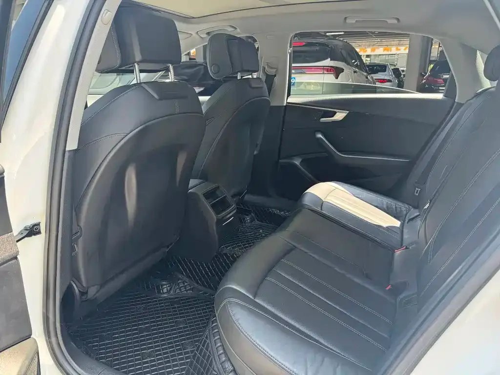 Audi A4L 2021 из CN, фото 8