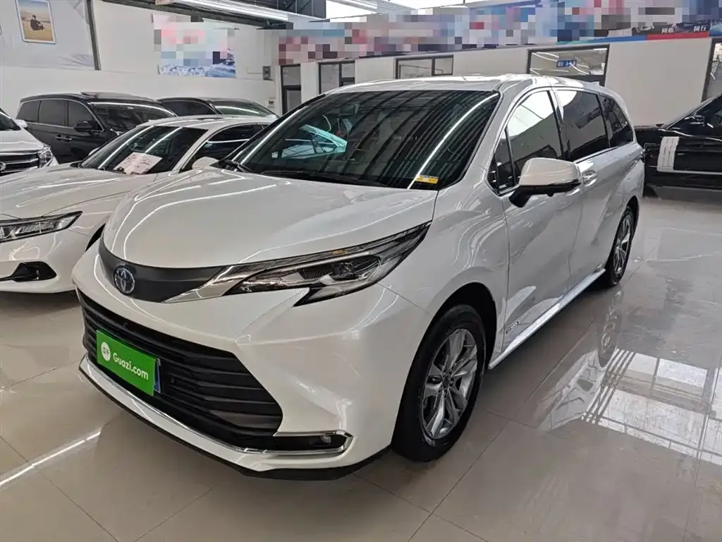 Toyota Sienna 2023 из CN, фото 1