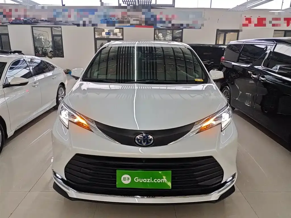 Toyota Sienna 2023 из CN, фото 8