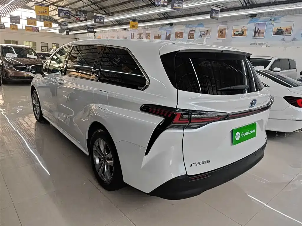 Toyota Sienna 2023 из CN, фото 3
