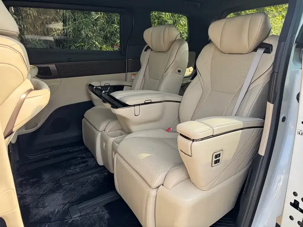 Toyota Vellfire 2024 из CN, фото 9