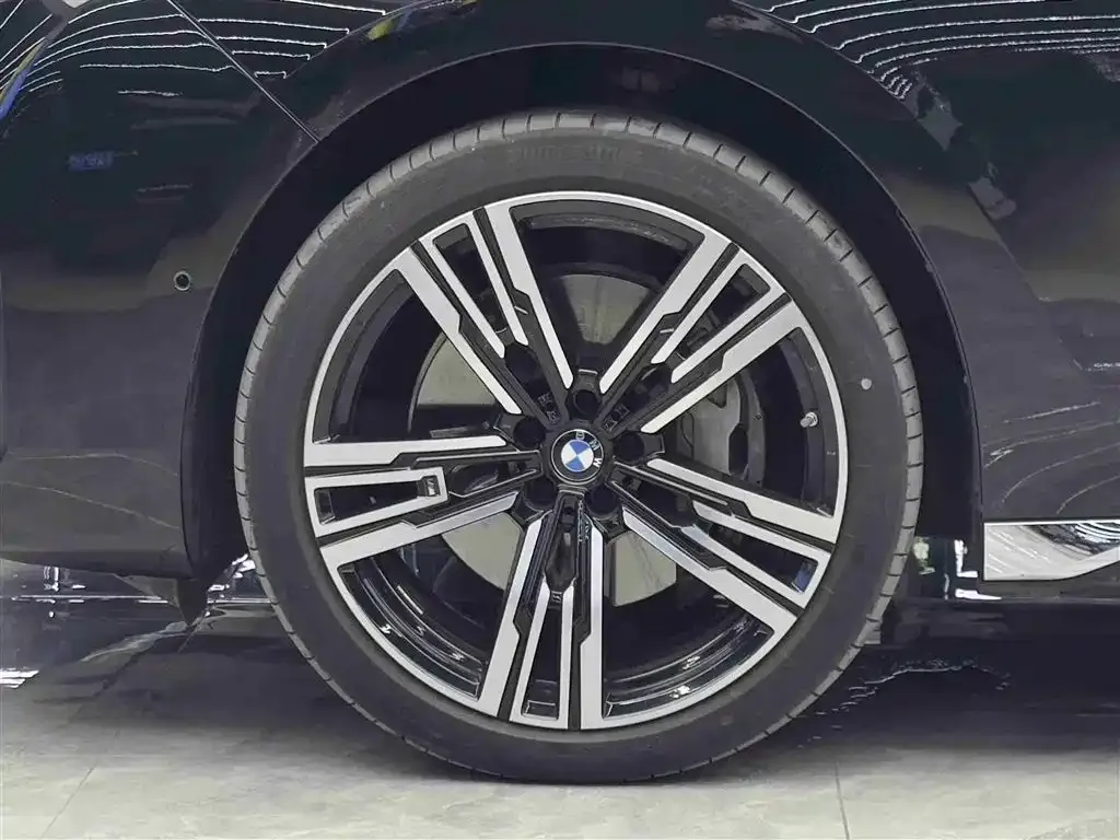 BMW 7 Series 2023 из CN, фото 7