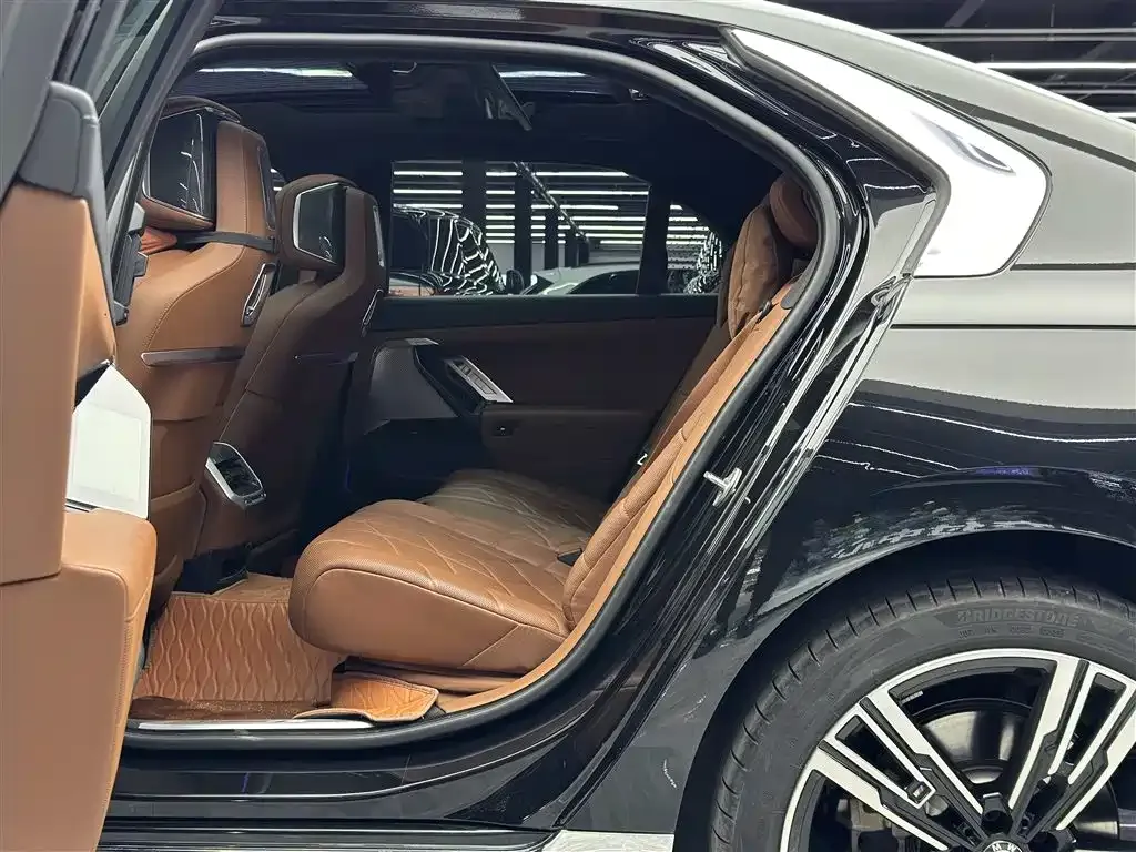 BMW 7 Series 2023 из CN, фото 9