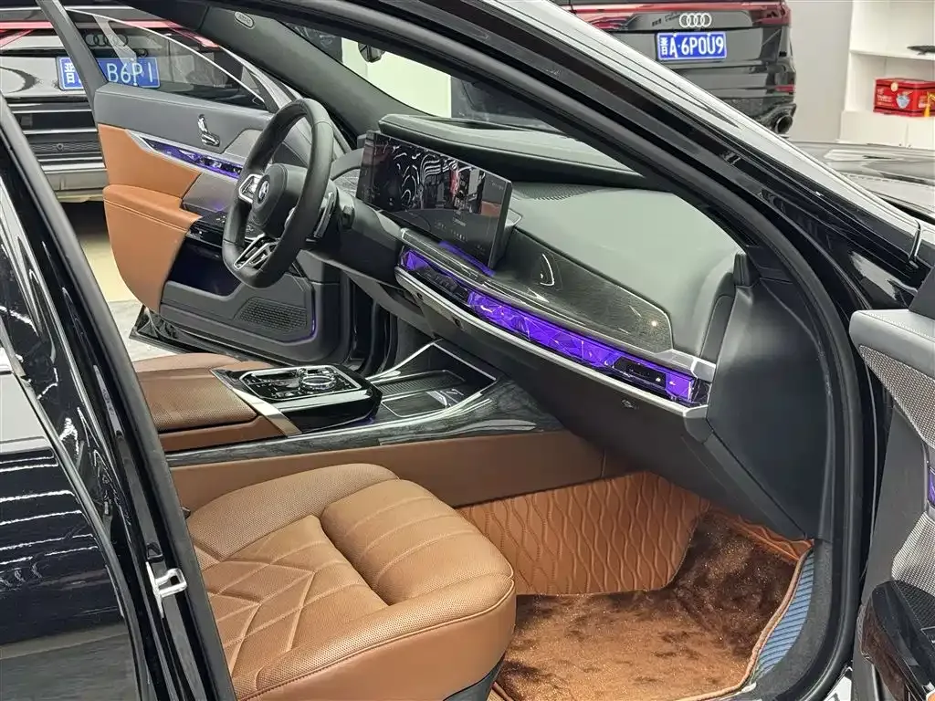 BMW 7 Series 2023 из CN, фото 10