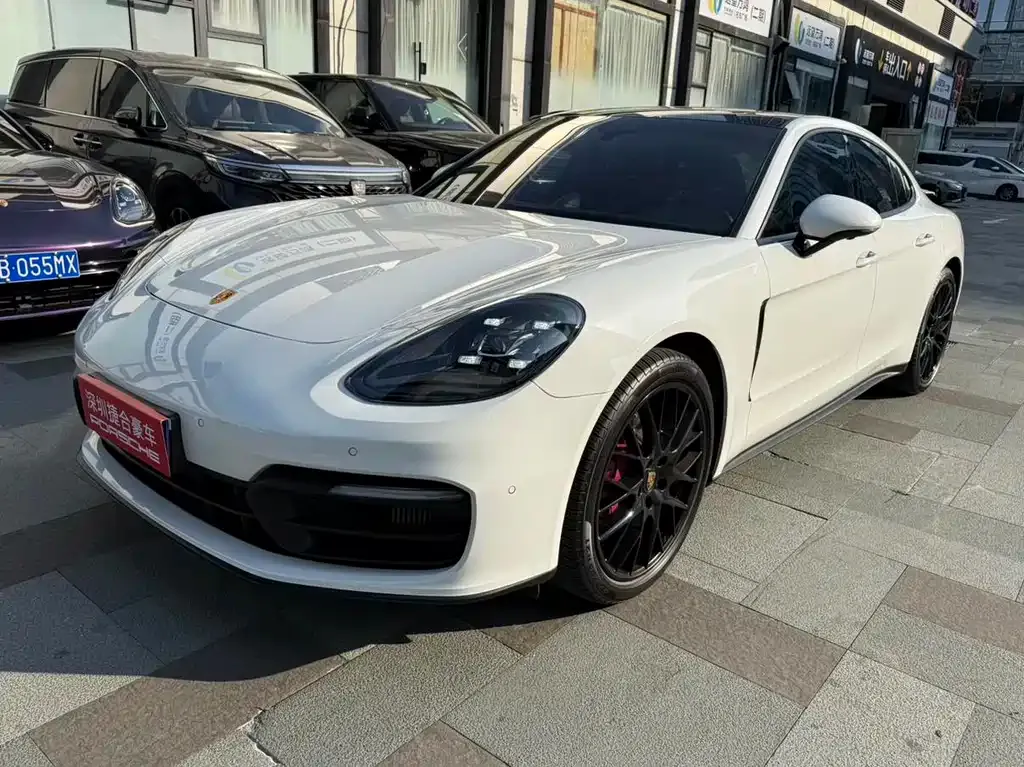 Porsche Panamera — фото 1