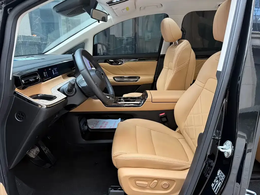 GAC Motor E8 Hybrid — фото 8