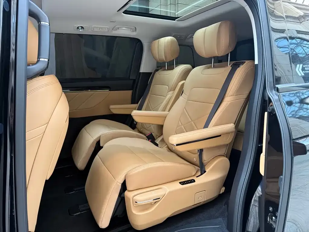 GAC Motor E8 Hybrid — фото 2