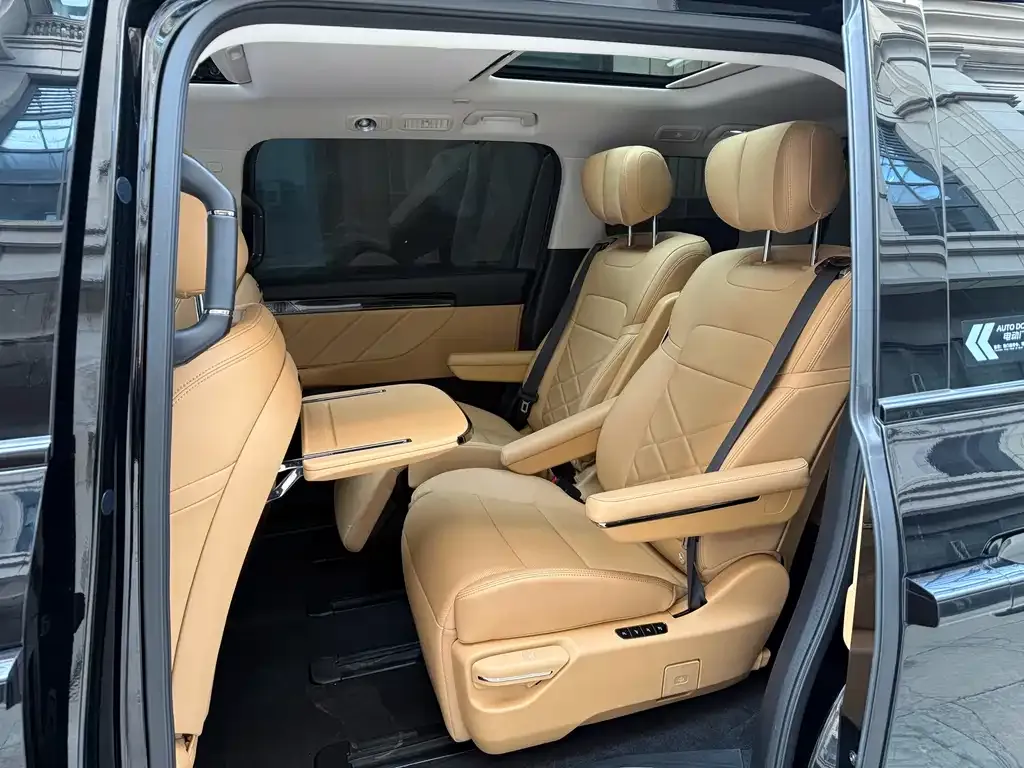 GAC Motor E8 Hybrid — фото 4