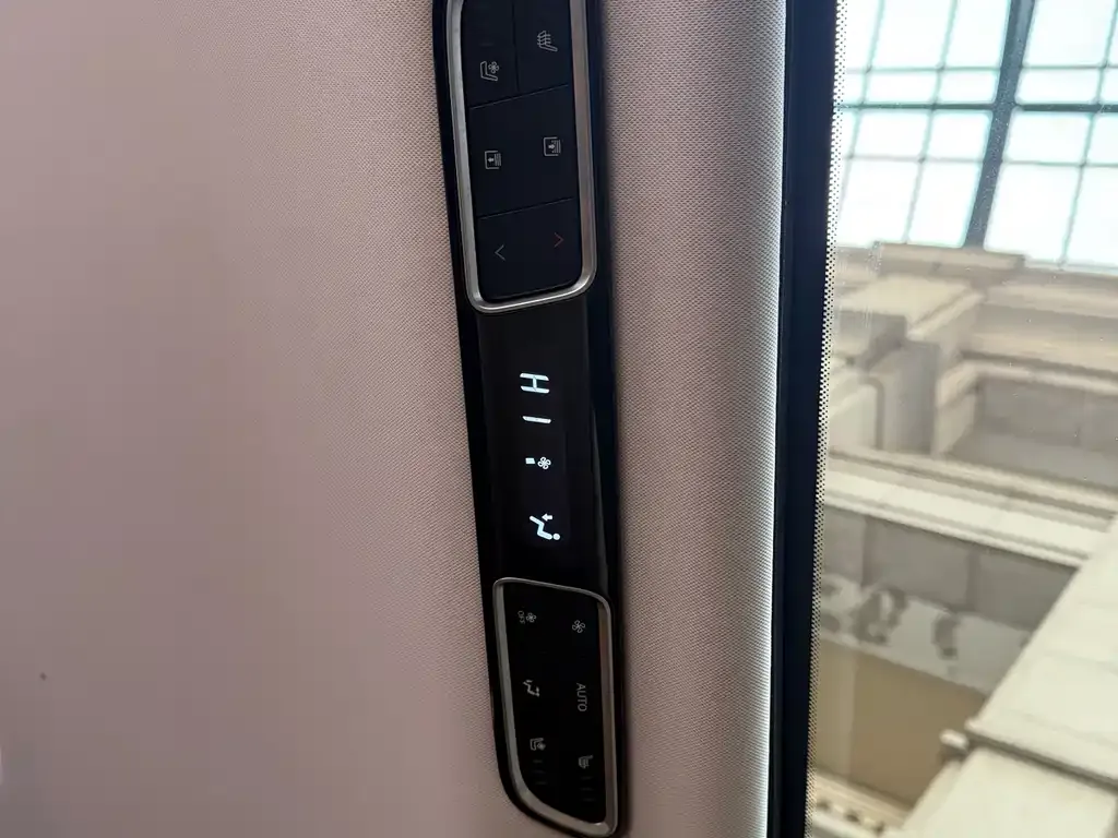 GAC Motor E8 Hybrid — фото 3