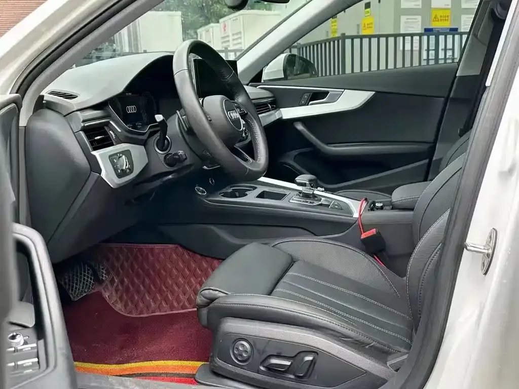 Audi A4L 2021 из CN, фото 9