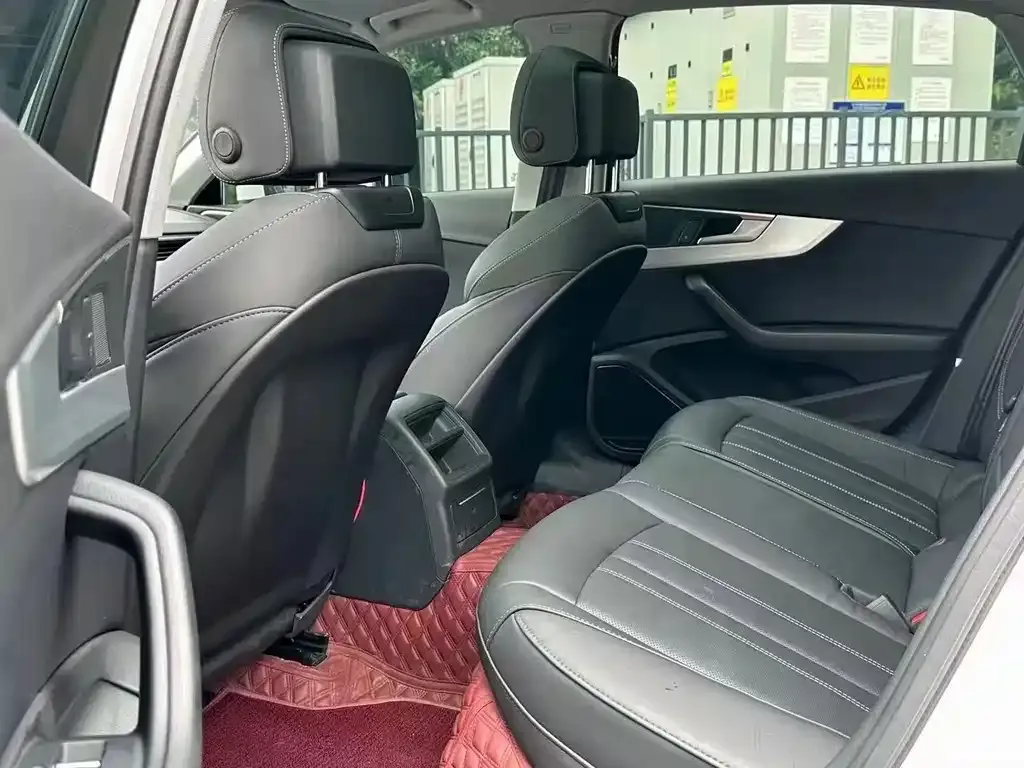 Audi A4L 2021 из CN, фото 5