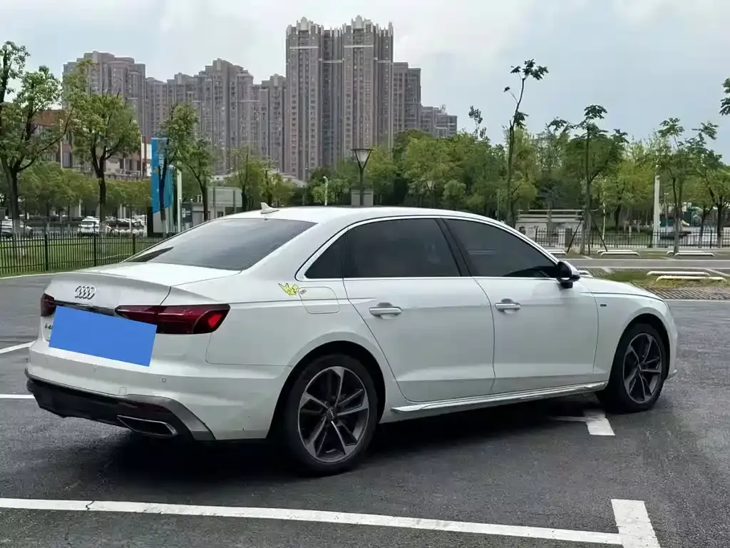 Audi A4L 2021 из CN, фото 7