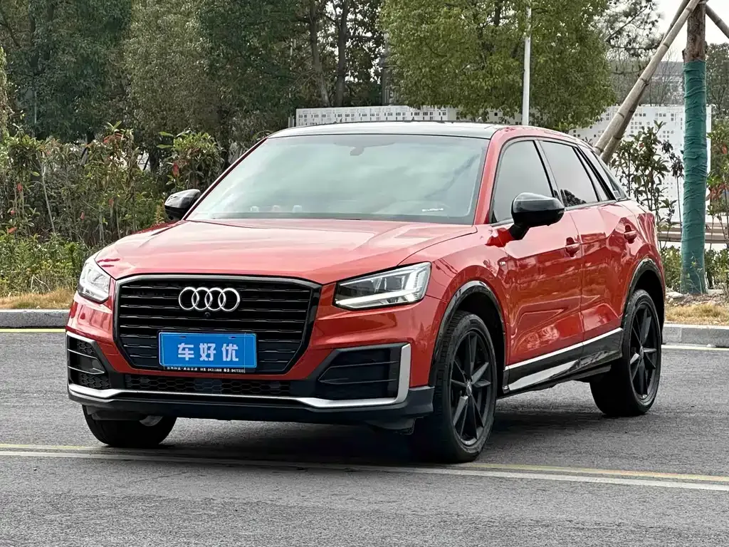Audi Q2L — фото 1