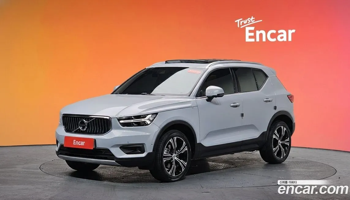 Volvo XC40 — фото 1
