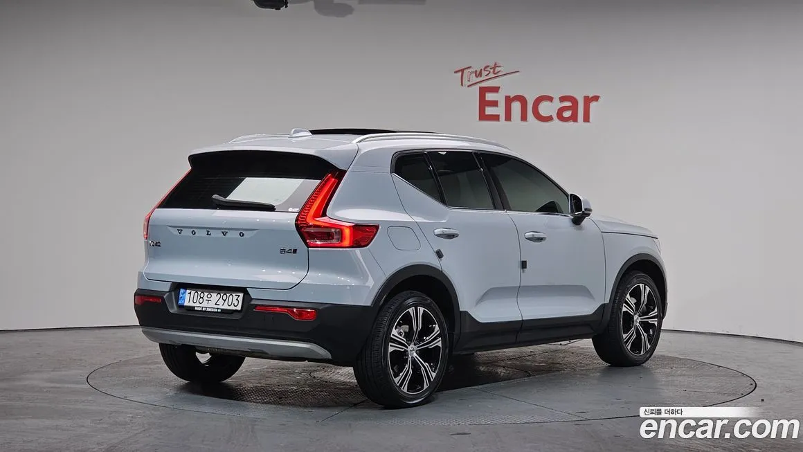 Volvo XC40 — фото 6
