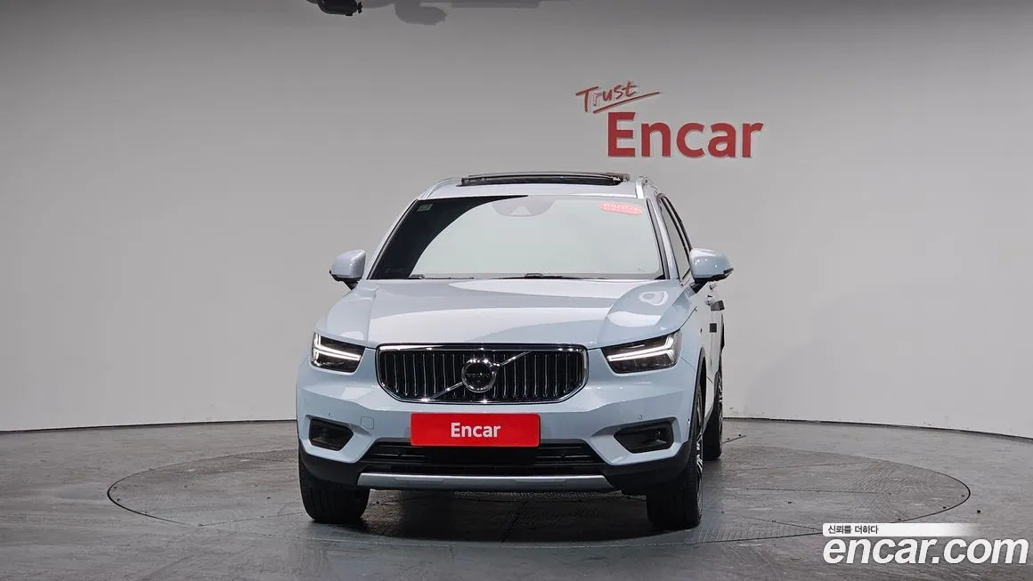 Volvo XC40 — фото 10