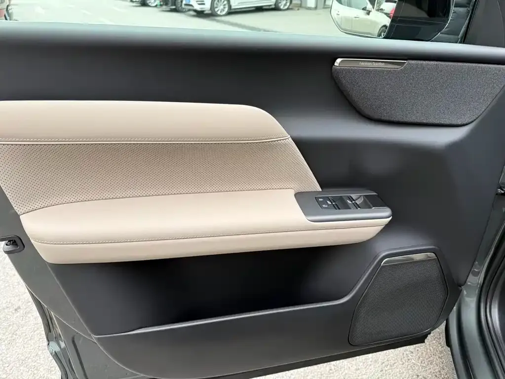 Volvo XC60 — фото 10