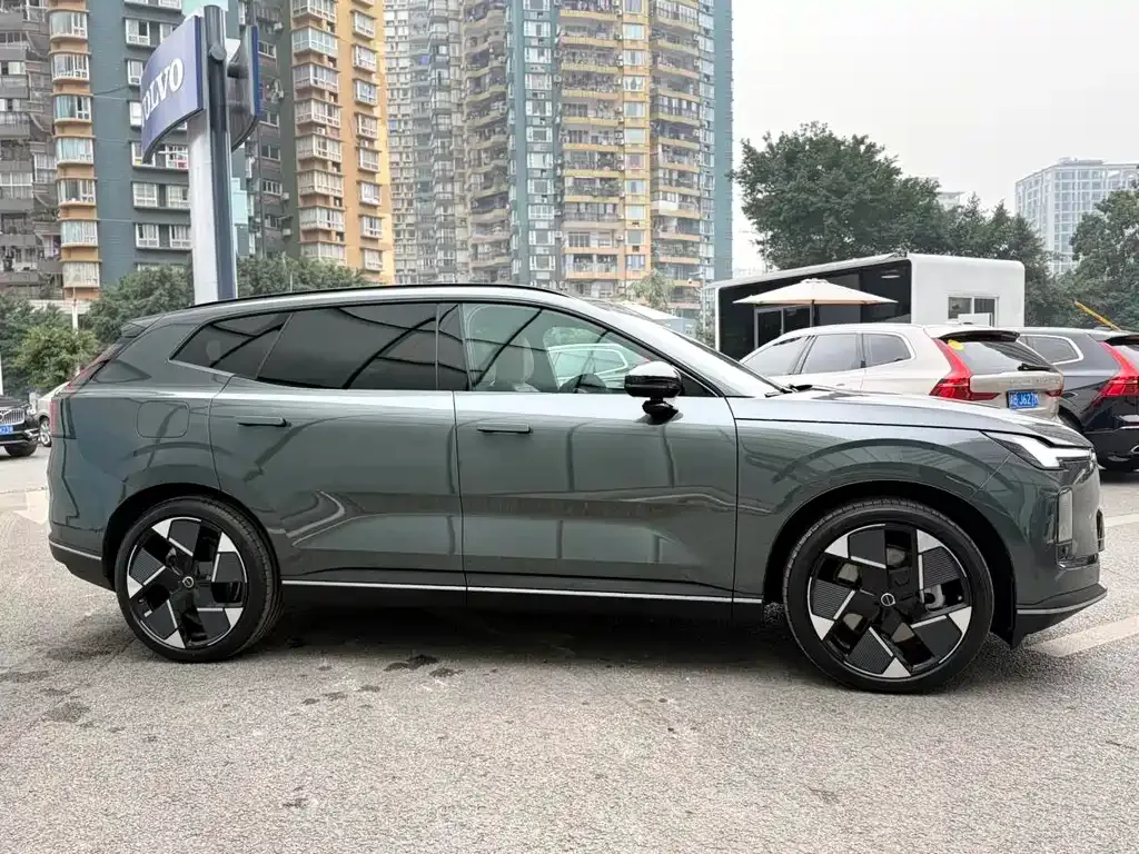 Volvo XC60 — фото 9