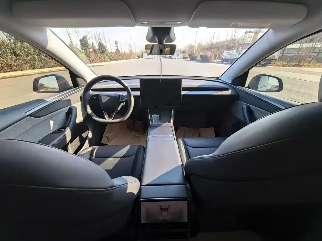 Tesla Model Y — фото 7