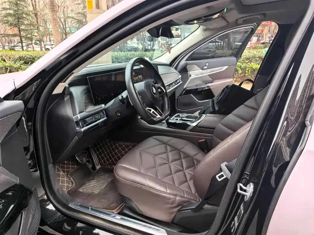 BMW 7 Series 2024 из CN, фото 2
