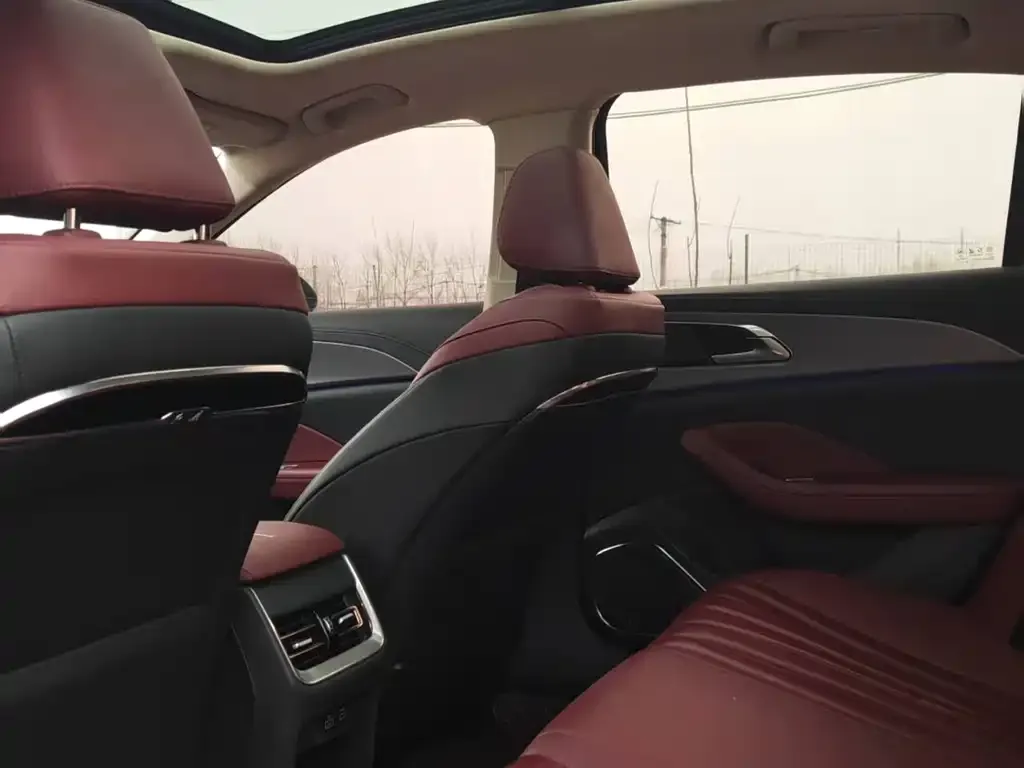 Hongqi H5 2025 из CN, фото 2