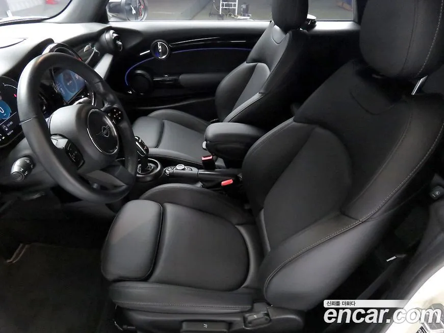 Mini Cooper Convertible 2022 из KR, фото 2