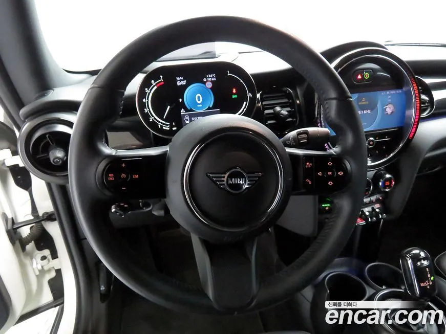 Mini Cooper Convertible 2022 из KR, фото 7