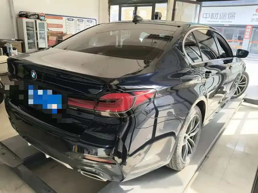 BMW 5 Series 2023 из CN, фото 6