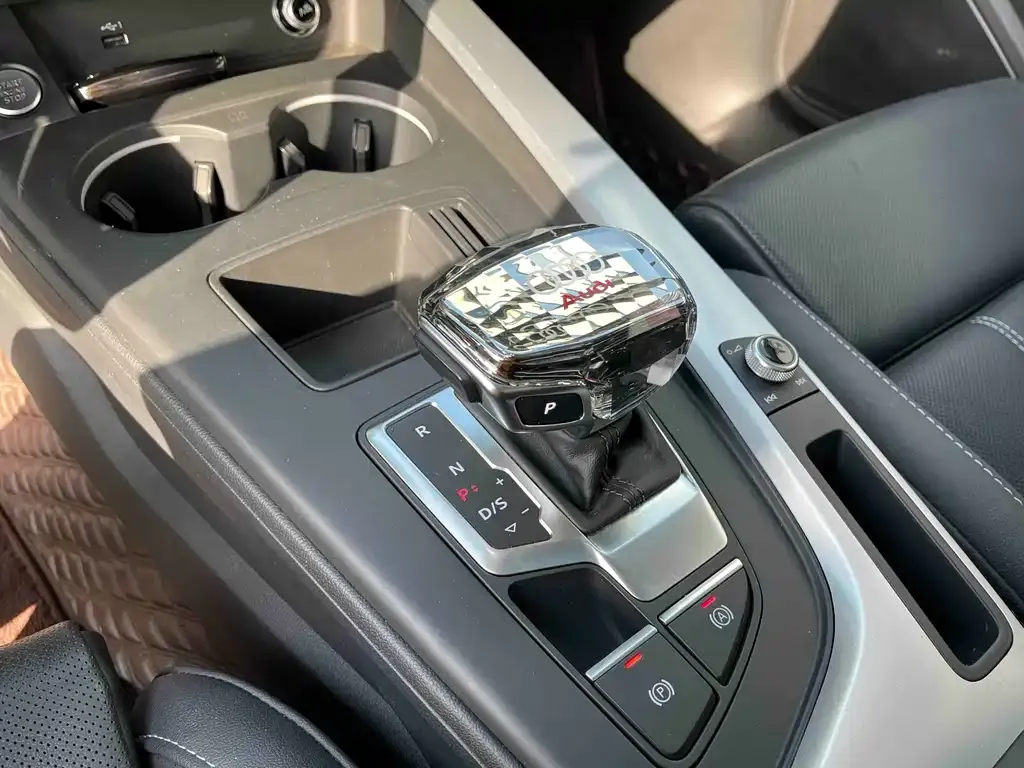 Audi A4L 2023 из CN, фото 5