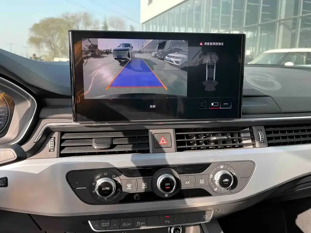 Audi A4L 2023 из CN, фото 3