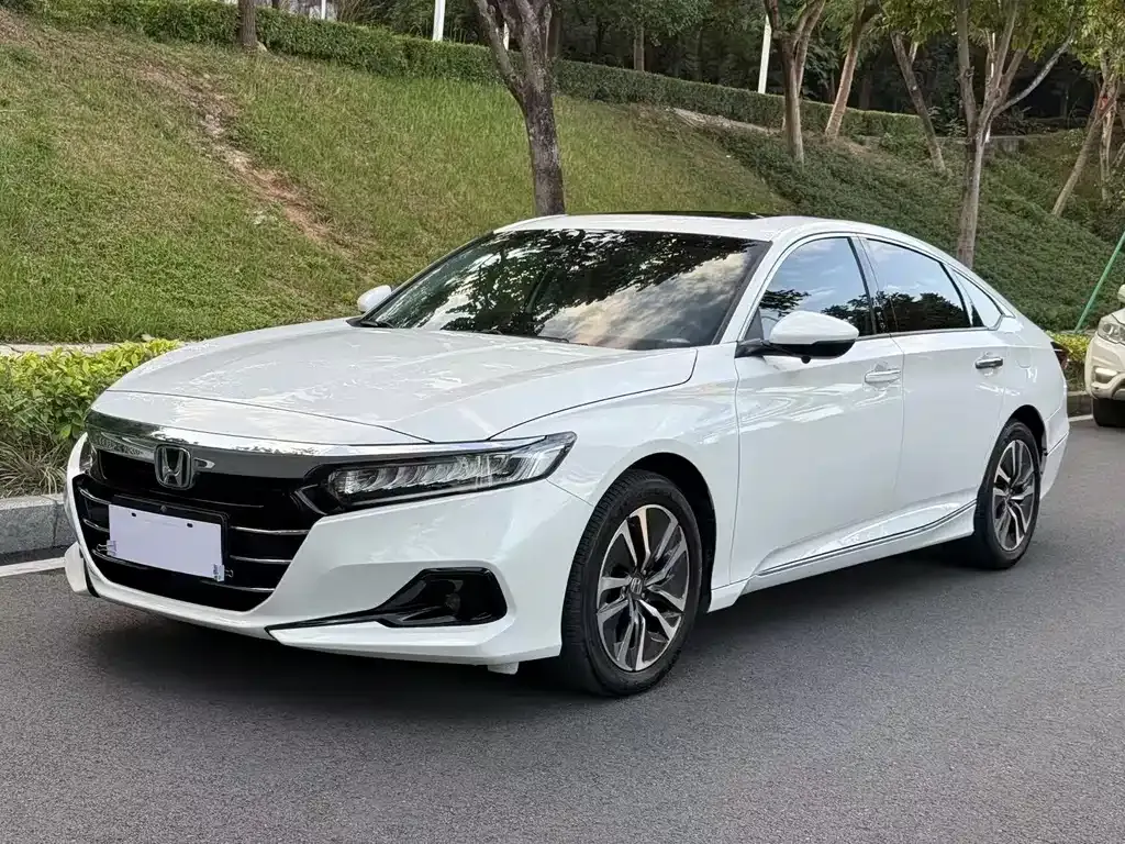 Honda Accord — фото 1