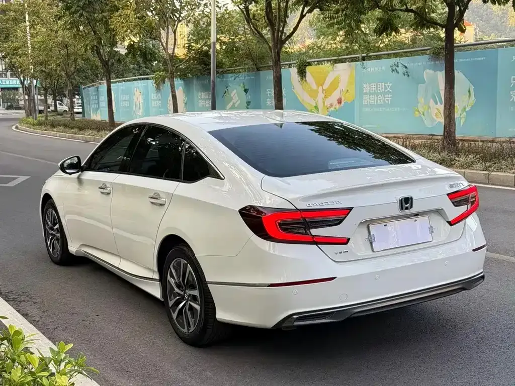 Honda Accord — фото 8