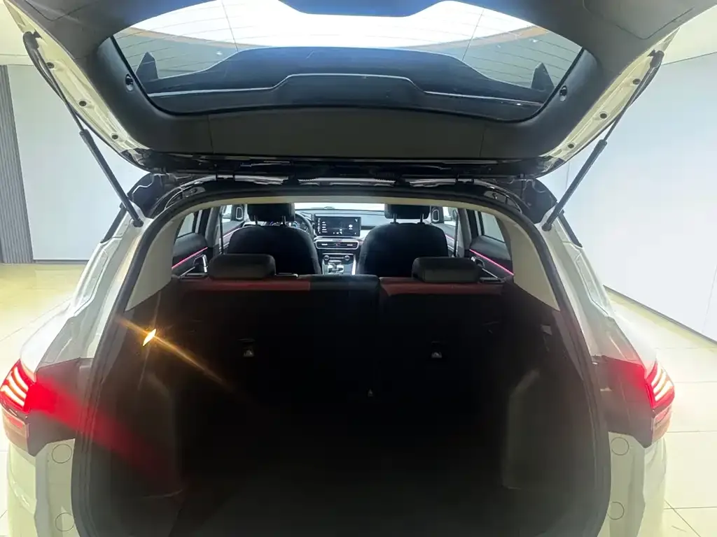 Geely Binyue 2021 из CN, фото 2