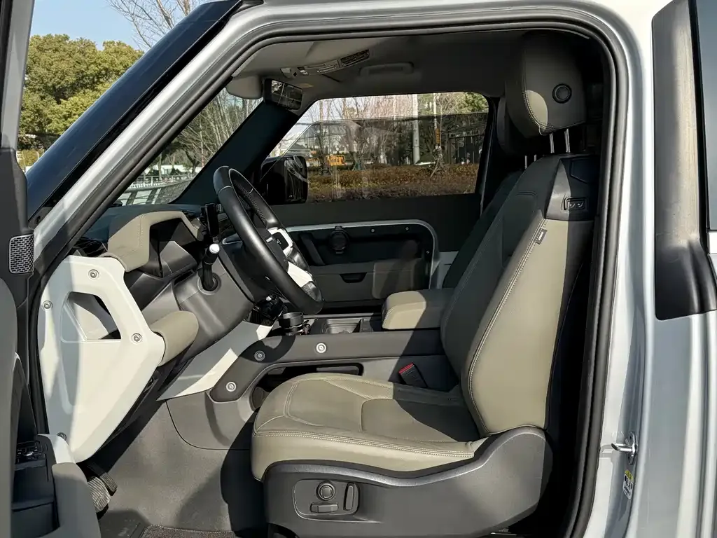 Land Rover Defender — фото 10
