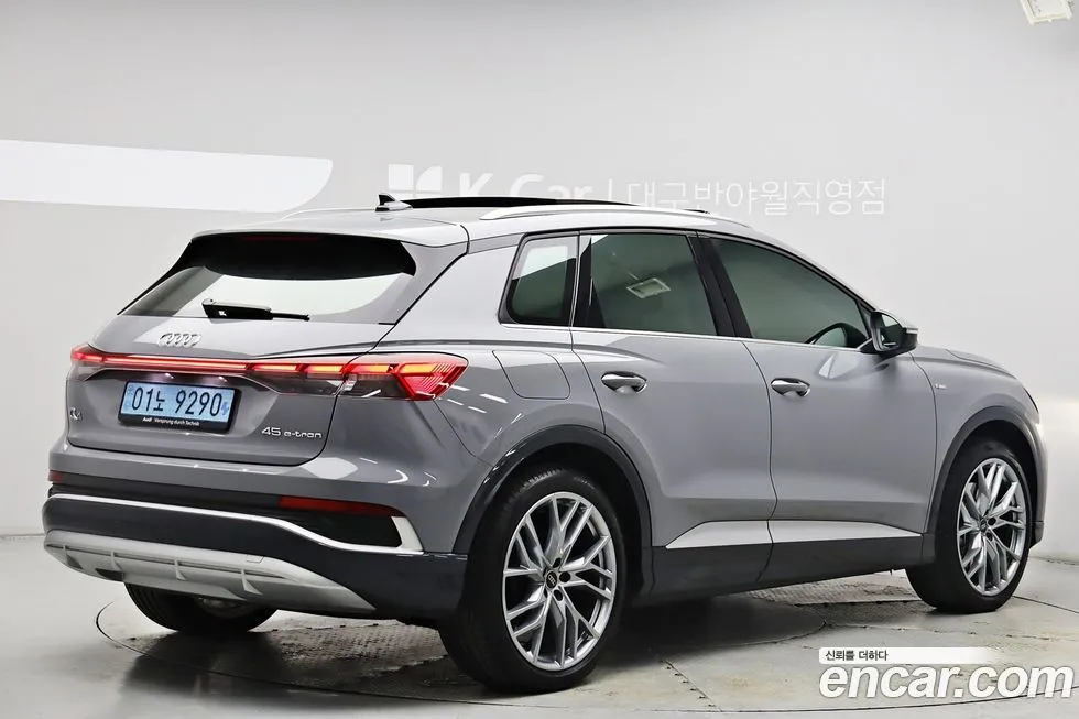 Audi Q4 e-tron — фото 2