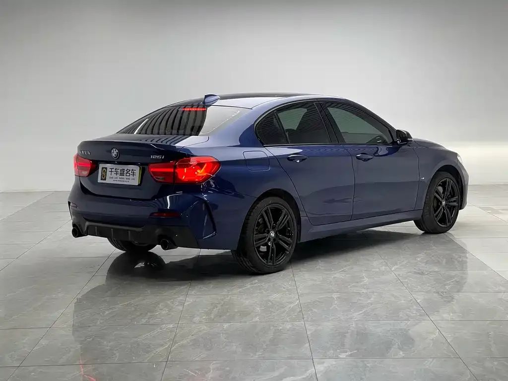 BMW 1 Series 2021 из CN, фото 9