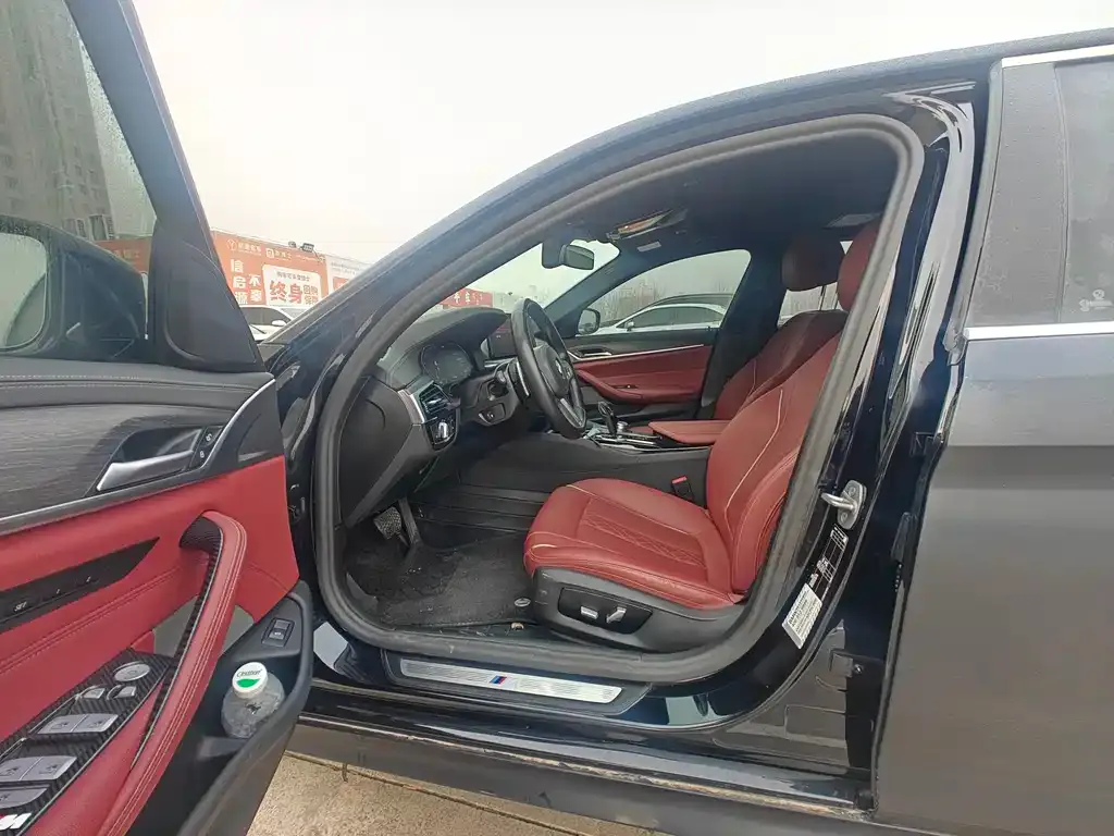 BMW 5 Series 2023 из CN, фото 8