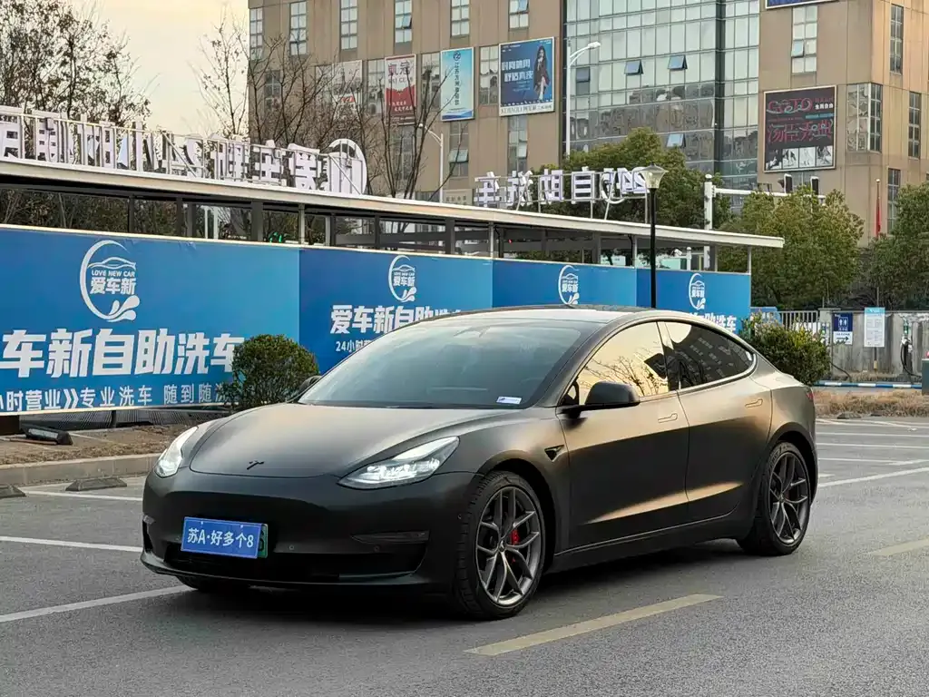 Tesla Model 3 — фото 1