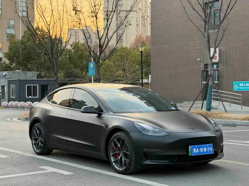 Tesla Model 3 — фото 8