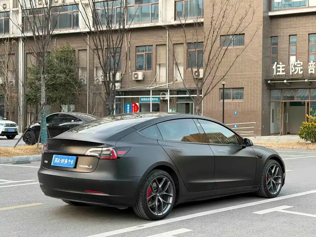 Tesla Model 3 — фото 10