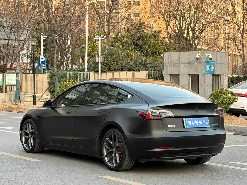 Tesla Model 3 — фото 7