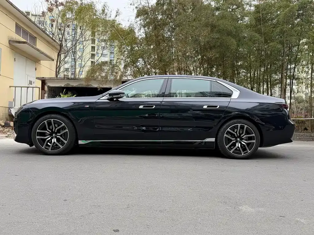 BMW i7 2023 из CN, фото 9