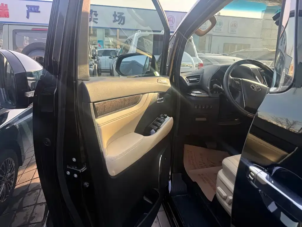 Toyota Vellfire 2023 из CN, фото 8