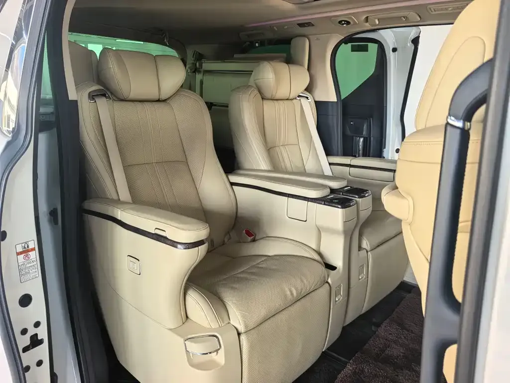 Toyota Alphard 2022 из CN, фото 8