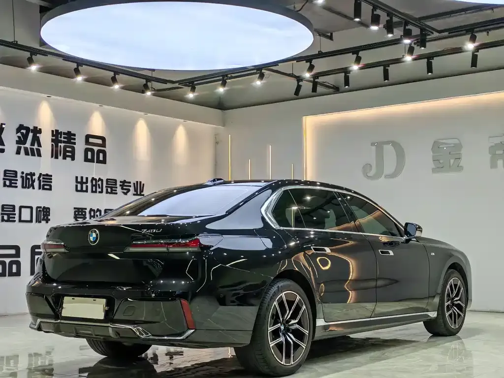 BMW 7 Series 2024 из CN, фото 8