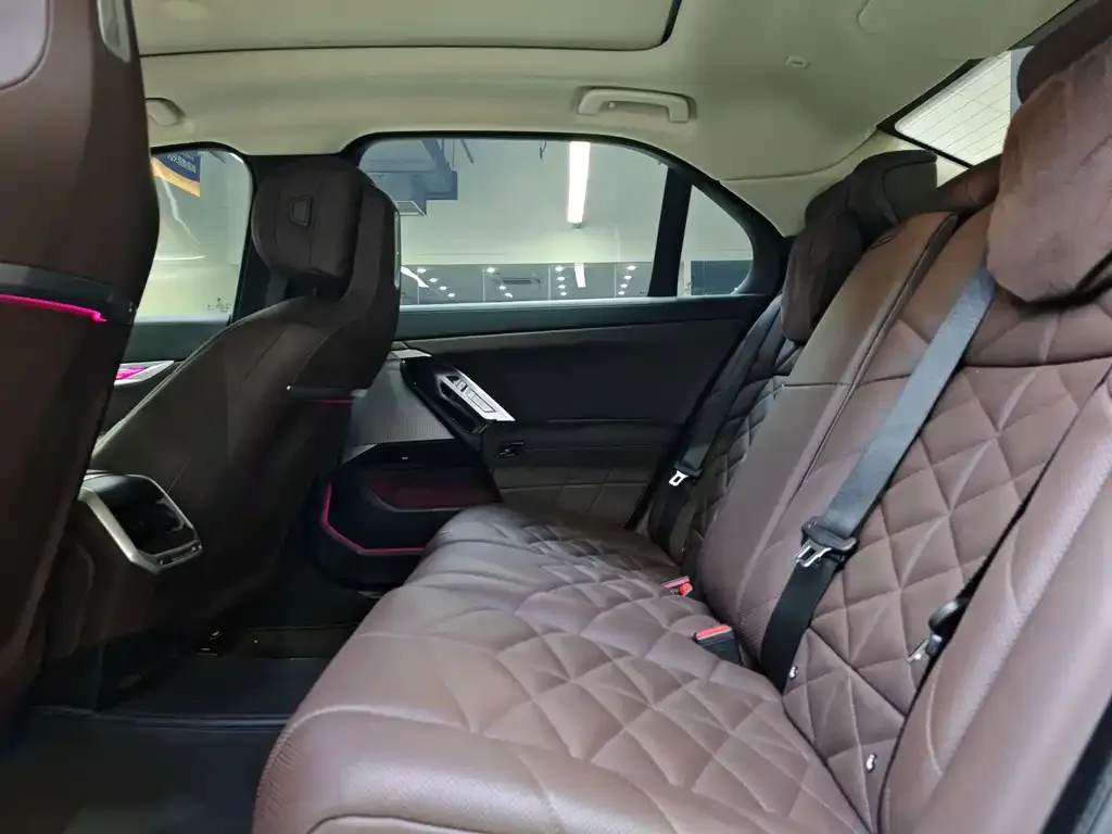 BMW 7 Series 2024 из CN, фото 2