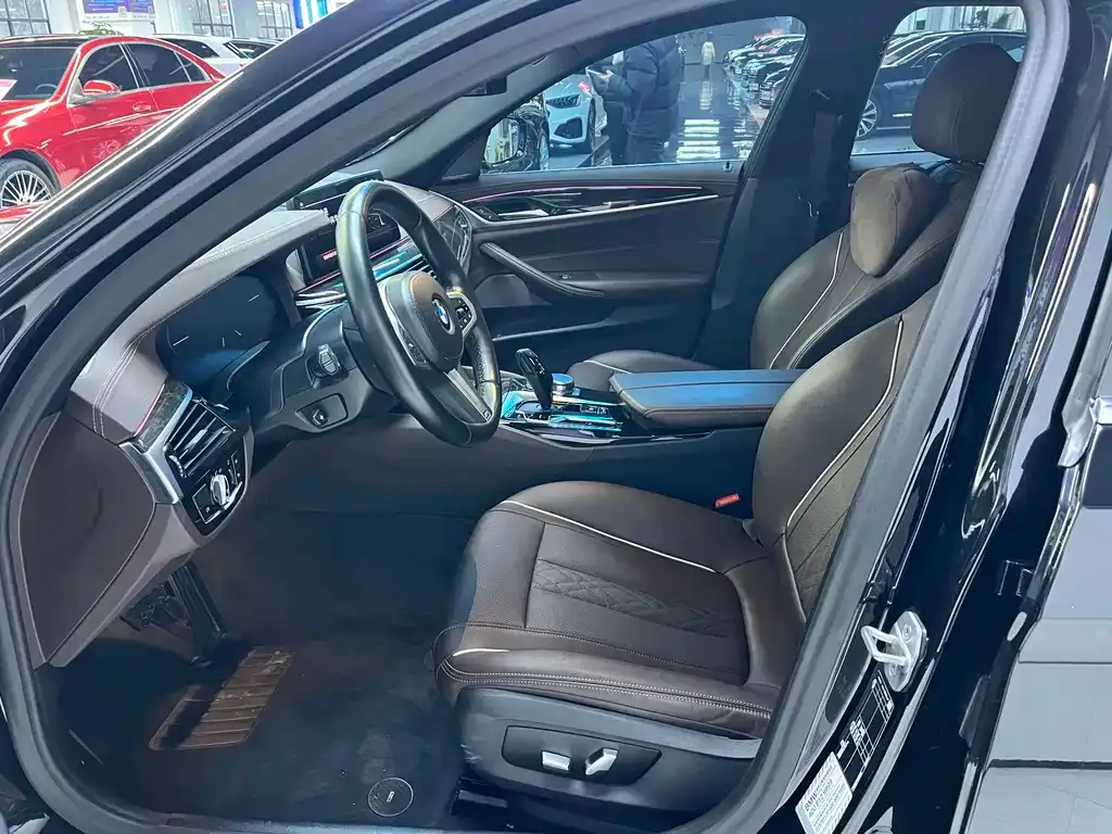 BMW 5 Series 2022 из CN, фото 8